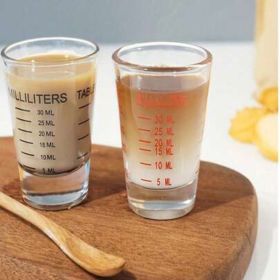 1个带刻度的玻璃杯，经久耐用，可微波炉加热，适用于浓缩咖啡、葡萄酒，是厨房必备配件。