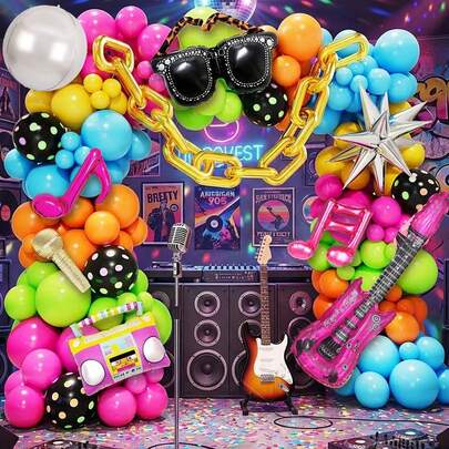 这款90/80年代迪斯科主题派对装饰套装包含一个141件的气球拱门套装，包括银色气球、复古眼镜、音符、吉他和星形铝箔气球。它非常适合打造80/90年代迪斯科主题生日派对、单身派对和单身人士派对装饰。