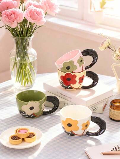 Farbblock handbemalte Keramiktasse, Keramikmaterial, koreanischer Landstil! Hochtemperatur-Keramikmaterial, Unterglasur-Malerei Handwerkskunst, langanhaltend und. Abgerundeter Körper mit großem gewölbtem Griff, angenehm zum Halten. Naturgetreue 3D-Blumenprägung, passende Glasur im Inneren für ein verfeinertes Aussehen. Geeignet für Kaffee, Tee, Frühstücksmilch, ein ideales Heilmittel für Nachmittagstee, Treffen mit Freunden, Geschenke zu Feiertagen, hebt die Atmosphäre sofort an