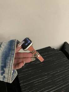 1条朋克风真皮表带，纤细款，女士适用，适用于38mm、40mm、41mm、42mm、44mm、45mm、46mm、49mm表盘尺寸的Ultra 10/9/8/7/6/5/4/3/2/1 SE系列手表 - 粉色 - 查看 4