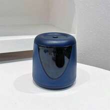 1个多色自动电动旋转削笔器，适合学生、男孩、女孩、青少年、成人及办公人士使用。内含1张随机贴纸和1个替换刀头。可作为学习用品、节日礼物、学习奖励、返校礼物或情人节礼物（部分细节随机）。 - 彩色 - 查看 9