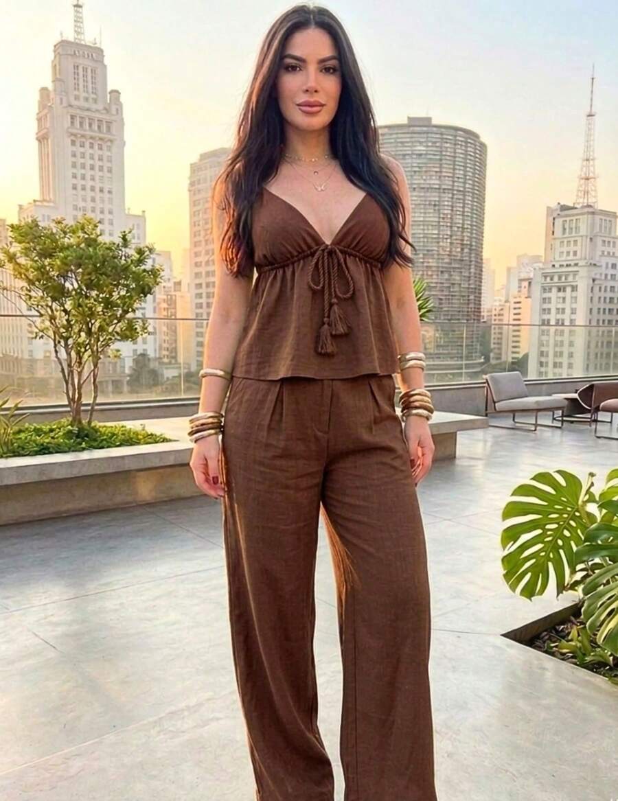 Set Includes A Tie-Front Top With Adjustable Straps And High-Waisted Wide-Leg Pants. Elegant And Comfortable Emily Brand. Casual Sets For Vacations And Offices. Suitable For All Seasons. - 鏽棕色 - 查看 1