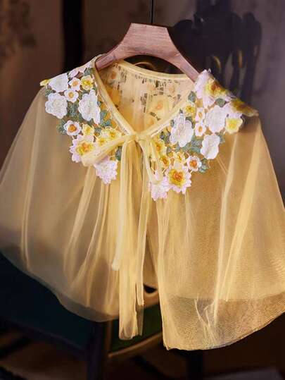 Áo khoác ngắn kiểu khăn choàng cổ ren mới, thêu hoa nhiều màu sắc, buộc dây, nhẹ nhàng, thích hợp phối cùng váy slip dress.