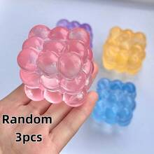 新款麦芽挤压减压魔方玩具，超薄麦芽挤压抗压玩具，柔软慢回弹水魔方玩具，葡萄纹理，慢回弹，适合学生、青少年/成人，是理想的节日惊喜减压礼物，也适合返校用品、办公室、教室和家庭使用，冬季好物，感恩节、圣诞节、沙特国庆日、生日、节日、新年、情人节礼物，送给男朋友、女朋友、成人的礼物。 - 彩色 - 查看 8