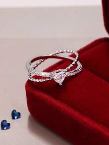 1枚时尚简约百搭心形锆石交叉设计戒指，完美适用于婚礼、订婚、情人节、生日等场合，是送给女性的理想礼物。 - 銀色 - 查看 3
