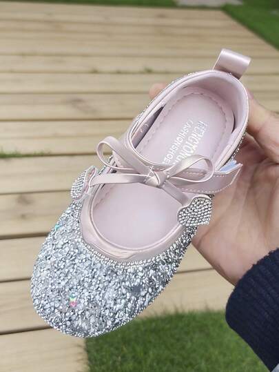 1 Pair Girls' Sequin Mary Jane Flat Shoes, Decorated With Bow And Heart Pendant, Round Toe Dress Shoes Suitable For Children's Party, Wedding, And Daily Wear