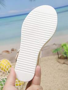 1 đôi sandal đế xuồng mùa hè cho bé gái, kiểu dáng thoải mái, đế dày chống trơn trượt, hở mũi, phù hợp cho cả đi học và đi làm. - Màu be - Xem 7