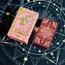 Classic Crimson Flower Chapter PET Tarot Card Gift Box Set - Complete 78 Black Gold Tarot Cards For Beginners, Tarot Card Deck With Meanings - Expert Tarot Cards, 4.7in*2.8in(12cm*7cm), Fate, Divination, Oracle Cards, Christmas, Halloween, Thanksgiving, Gift, Fortune Telling, Future, Prophecy Tarot Cards (Includes English Tarot Card Instruction Guide) - 彩色 - 查看 3