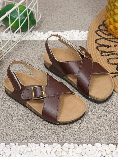 A Pair Of New Brown Hook And Loop Summer Flat Sandals Buckle Design Is Easy To Put On And Take Off, Suitable For Boys And Girls, Casual And Fashionable, Suitable For Daily Wear And Holiday Parties And Other Occasions.