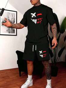 Men's Regular Fit Short Sleeve T-Shirt & Shorts Set, Personality Printed Stylish Casual Outdoor Wear, Pocket & Drawstring Waist Pants, 2 Piece Set,T-Shirt And Shorts Set, Two Piece Set, Casual Set, Summer Outfit, Lounge Set, Short Sleeve Set, Cotton Set, Mens Set,Matching Set, Sport Set, Tracksuit Set, Comfort Set, Daily Outfit, Lounge Wear,Casual Wear,Cotton T-Shirt, Casual Tee, Short Sleeve, Crew Neck, Vintage Tee, Fashion T-Shirt, Loose Fit, Regular Fit,Shorts, Casual Shorts, Summer Shorts, Cotton Shorts, Athletic Shorts, Gym Shorts, Lounge Shorts, Beach Shorts,Daily Shorts,Outdoor Wear,Printed Set - A pair of black shorts - 查看 4
