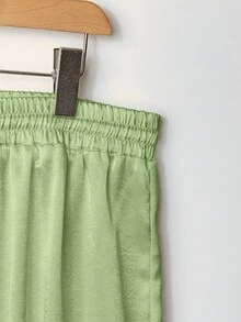 1件纯色梭织抽绳裤，适合度假、上学、聚会、机场、舞台表演、秋冬季穿着，表面有光泽。 - Limelight Green - 查看 4