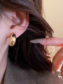 1 Par De Pendientes De Clip De Moda Y Sofisticados Para Mujeres, Con Gota De Agua Metálica, Estilo Simple, Gel De Sílice, Sin Perforaciones, Estilo Europeo Y Americano De Moda, Regalo De Cumpleaños Perfecto - Nuevo clip amarillo dorado - Ver 3