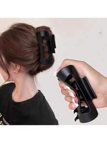 1pc Soft Silicone Shark Shaped Hair Clip, Smooth Non-Slip Surface With Strong Grip, Available In Brown/Red/Black/White, Unisex For Daily Wear, Fitness, Travel And Formal Occasions, Gentle Removal Without Damage, Fashionable Modern Hair Accessory, Ideal Gift For Valentine's Day And Christmas, Bathroom Supplies, Travel, Bathroom Decor. The Softness In The Image Is For Reference Only. - Shark Clip - View 10