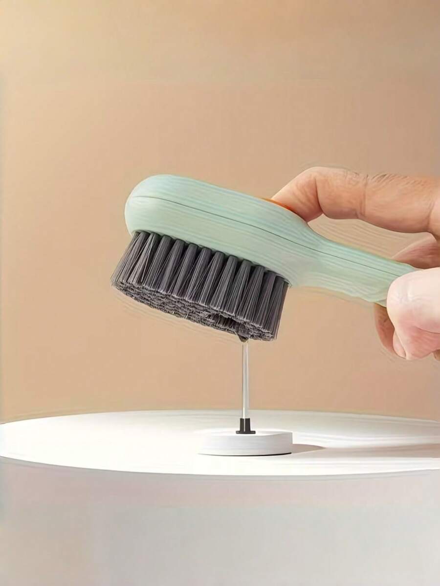 一套鞋刷，带液体容器，多功能鞋刷，家用鞋刷，压力清洁刷，长柄鞋刷，软毛鞋刷，多功能鞋刷液体分配器，配有软毛和塑料手柄，无需用电，是浴室、厨房和洗衣房清洁的理想之选。