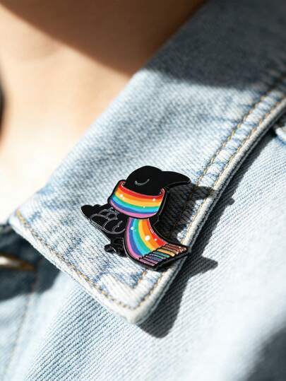 1 pieza Conjunto de alfileres de solapa con cuervo lindo - Bufanda arcoíris y sombrero de bruja, prendedores de pájaro negro con estilo gótico y caprichoso para mochilas y chaquetas