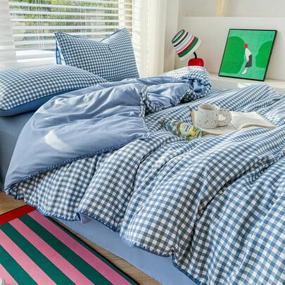 四件套贝壳刺绣被套组，柔软舒适，简约格纹图案，透气柔软，四季皆宜。套装包含：1个被套、1个床单、2个枕套（不含填充物），适用于卧室、宿舍、家庭使用，多种尺寸可选。