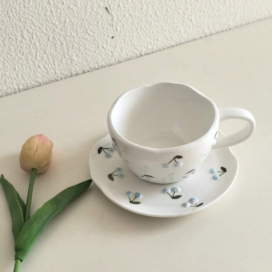 一套可爱3D樱桃图案高品质陶瓷牛奶杯，釉下彩手绘浮雕咖啡杯，不对称造型少女风家居必备单品