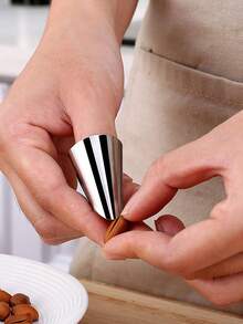 2pcs Multi-Function Thumb Vegetable Peeler, Garlic Peeler, Nail Protector - Silver - View 3