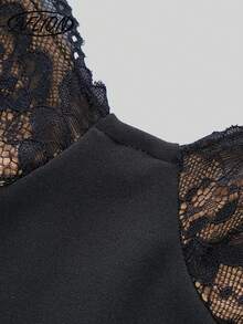 女士性感黑色蕾丝吊带露背长裙，不对称肩部设计，高开衩，时尚性感狂野修身复古风，适合夏季海滩、派对、音乐节、夜店、约会、情人节、狂欢节和新年等场合。 - 黑色 - 查看 5