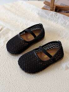 2026 春夏女童透氣編織軟底網布一腳蹬鞋，鏤空設計百搭鞋款，清新不悶腳，柔軟內裡貼合腳型，防滑耐磨大底穩定行走，穿脫方便，寬楦頭舒適貼合，耐穿適合日常穿著 - 黑色 - 查看 2