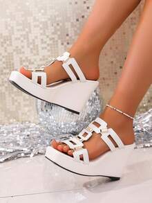 女士性感高跟坡跟凉鞋，厚底金属搭扣镂空设计，优雅单带夏季拖鞋 - 白色 - 查看 2