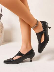 时尚复古黑色高跟鞋，尖头低跟软底，百搭优雅镂空法式风格，适合正装穿着。 - 黑色 - 查看 1