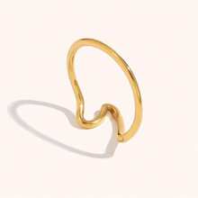 Classic European And American Minimalist Wave Ring, Fashionable Versatile 18K Gold Plated Stainless Steel Jewelry - Multicolor - View 2