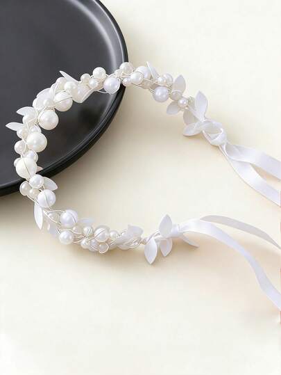 1件新娘花朵珍珠发箍，适合婚礼、海滩度假、时装秀、演出、节日和派对等场合。