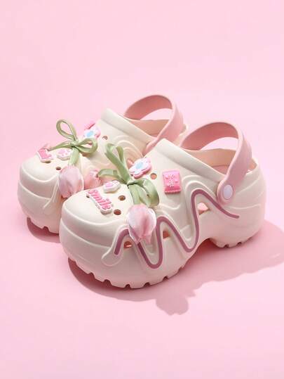 Sandálias femininas de plataforma vazada com sola grossa de 8 cm, confortáveis e feitas de material EVA respirável. Ideais para uso interno, externo e na praia.
