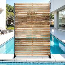 Panel Privacidad Metálico 47x72 Pulgadas, Pantalla Privacidad Exterior Independiente con Soporte | Cerco Decorativo de Acero para Jardín, Balcón, Patio, Interior y Jacuzzi. - Color de la madera - Ver 1