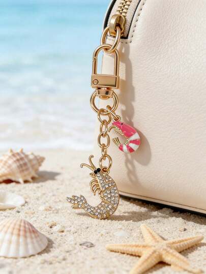 Ce porte-sac en alliage présente un thème de plage, avec un caméléon perché sur un cocotier. Le cocotier, chargé de fruits, associé au caméléon tridimensionnel enroulé, capture parfaitement l'essence des vacances à la plage. Il peut être utilisé comme un porte-sac, un porte-clés de voiture ou un petit cadeau pour la famille et les amis.