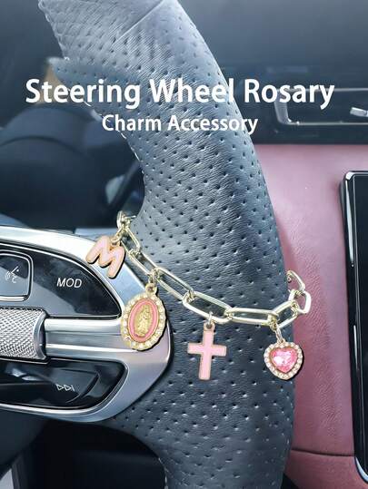 一款迷人的粉色心形祈祷链，可作为汽车仪表盘装饰配件，并可定制姓名首字母。天主教吊坠，护身符汽车饰品，十字架钥匙扣，可调节链条，时尚配饰；守护装饰和祝福饰品。采用耐用的18K钛钢材质，不易磨损或损坏。这款饰品镶嵌钻石，充满浪漫气息，是独特的汽车礼品、基督教礼品、节日礼物和情人节礼物的理想之选。