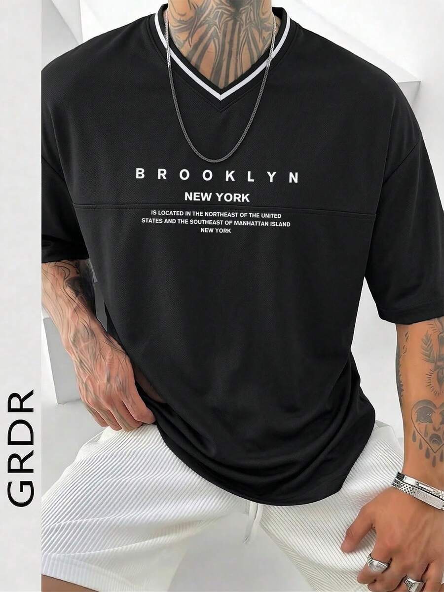 GRDR Camiseta de manga corta con cuello en V, estampado de eslogan en inglés, minimalista, de verano para hombre, cómoda y de moda - Negro - Ver 1