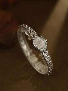 Golden Oval Women's Quartz Watch Fashionable And Retro Suitable For Daily Matching Birthday/Graduation Gifts Casual Gatherings - Silver - View 4