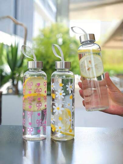1pc 18.6oz Fashionable Floral Print Sports Water Bottle, Butterfly/Chrysanthemum Pattern Plastic Large Capacity Sports Water Bottle, Suitable For Drinking, Portable Leak-Proof Insulated, Ideal For Travel, Camping, Hiking, Fitness, Outdoor Activities And Birthday Gift