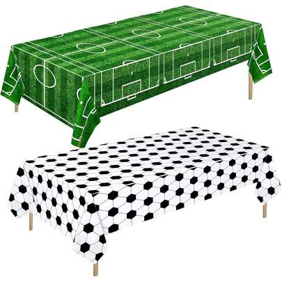 Manteles de fútbol festivos - Juego de 2 piezas - Campo de fútbol verde y patrones de fútbol blanco y negro - Manteles rectangulares impermeables - Perfectos para fiestas y celebraciones con temática deportiva - Para aficionados al fútbol y entusiastas del deporte - Ideal para reuniones y comidas previas al partido del Día del Juego