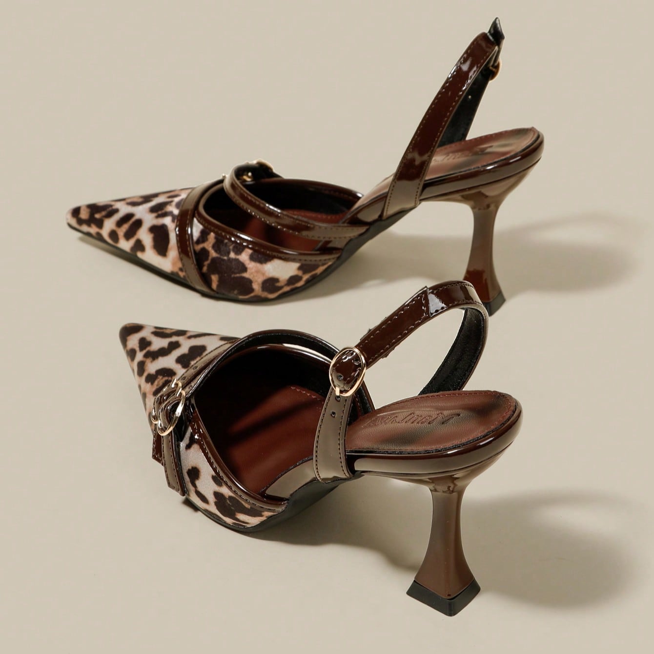 Tacones altos de punta cerrada con estampado de leopardo y hebilla, elegantes, formales, de moda, sexy y para oficina, de cuero patentado marrón