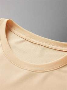 Men's Streetwear "Show Me Your Tito's" Leopard Print Bottle Graphic Short Sleeve Tee & Matching Print Drawstring Shorts Two Piece Set Shorts Set Streetwear Two Piece Outfit Street Style, Comfortable, Sporty Printed Tracksuit, Perfect For Outings, Trips, Gatherings With Friends, And Everyday Wear. - 杏色+黑色 - 查看 2