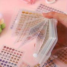 2400 piezas Lindo mini set de pegatinas + álbum de almacenamiento | Plástico transparente portátil, múltiples patrones exquisitos, adecuado para diario de balas DIY y scrapbooking - Perfecto para cuadernos y álbumes de fotos - Juego de pegatinas - Ver 2