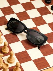 Prada Black Frame Women's Sunglasses, UV Protection, Summer Beach Style - Black - View 4