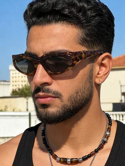 一副新款时尚男士装饰眼镜，适合日常佩戴、夏季海滩、户外活动、旅行，豹纹玳瑁波西米亚风格超大方形镜框，适合度假、海滩、旅行。