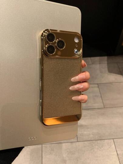 Funda de teléfono chapada en oro de lujo, carcasa de red de PC, cubierta protectora de teléfono con disipación de calor de verano y película protectora de lente incorporada, compatible con iPhone 17 Pro Max, 17 Pro, 17, 16, 16 Pro Max, 16 Pro, 15 Pro Max, 15 Pro, 15, 14 Pro Max, 14 Pro, 14, 13 Pro Max, 13 Pro, 12 Pro Max, 12 Pro, 13, 12, 11
