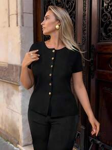 Áo khoác cardigan dệt kim mới dành cho nữ cỡ lớn, phù hợp cho mùa xuân và mùa hè, phong cách tối giản thanh lịch thường ngày, tay ngắn với cúc kim loại, áo len màu đen trơn thời trang dành cho công sở, áo khoác cardigan dệt kim tay ngắn ôm dáng màu đen với khóa kim loại. - màu đen - Xem 1