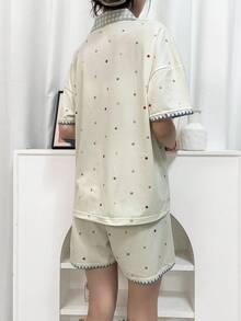 两件套女士睡衣套装，包括翻领短袖格子印花口袋上衣和波点印花短裤，居家休闲舒适。 - 黃色 - 查看 2
