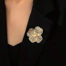 1枚欧美时尚夸张铜镶嵌仿珍珠镂空花朵胸针，适合宴会、商务及日常佩戴 - 金色 - 查看 4