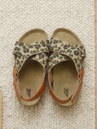 New Product Sells Well. 3-12 Years Old Brown Cork-Bottomed Leopard-Print Girls' Sandals. Leopard Print Canvas + Brown PU Leather. Crossed Straps With Metal Rivets. Back Tie With Hook And Loop. American Retro Playful Style. Daily Resort Wear. Spring/Summer Outerwear Sandals!