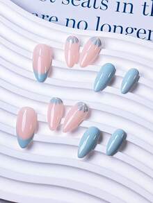 10片手工制作的浅蓝色杏仁形美甲贴纸，法式美甲风格，五瓣花图案。简约、优雅、可爱又时尚的人造指甲。 - 淺藍色 - 查看 5