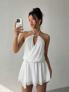 白色雪纺吊带A字迷你连衣裙，饰有金色圆圈，后背系带设计，多层裙摆——休闲优雅风格，适合咖啡馆聚会、郊游、周末散步、休闲早午餐、海滩度假、春夏日常穿着及派对场合。 - 白色 - 查看 1