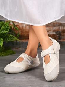 1双女士时尚简约轻便舒适可爱芭蕾舞鞋，2026新款百搭通勤休闲法式镂空防滑平底玛丽珍鞋 - 米色 - 查看 5