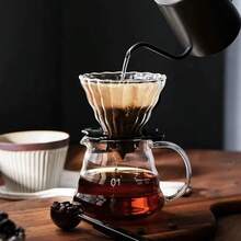 Un juego de cafetera de vidrio, que incluye una cafetera de goteo con embudo y filtro de goteo. Es una olla para compartir con un filtro de café. Un juego de cafetera de goteo manual para el hogar. Hecho de vidrio borosilicato con forma de nube. - Multicolor - Ver 13